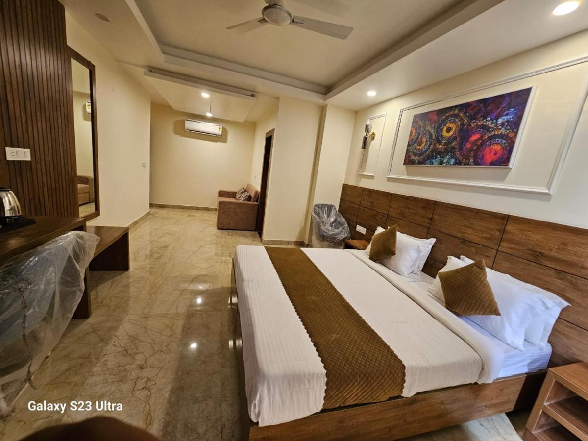 Hotel Nirvana Bliss, Behind Parmarth Niketan Rishīkesh Eksteriør billede