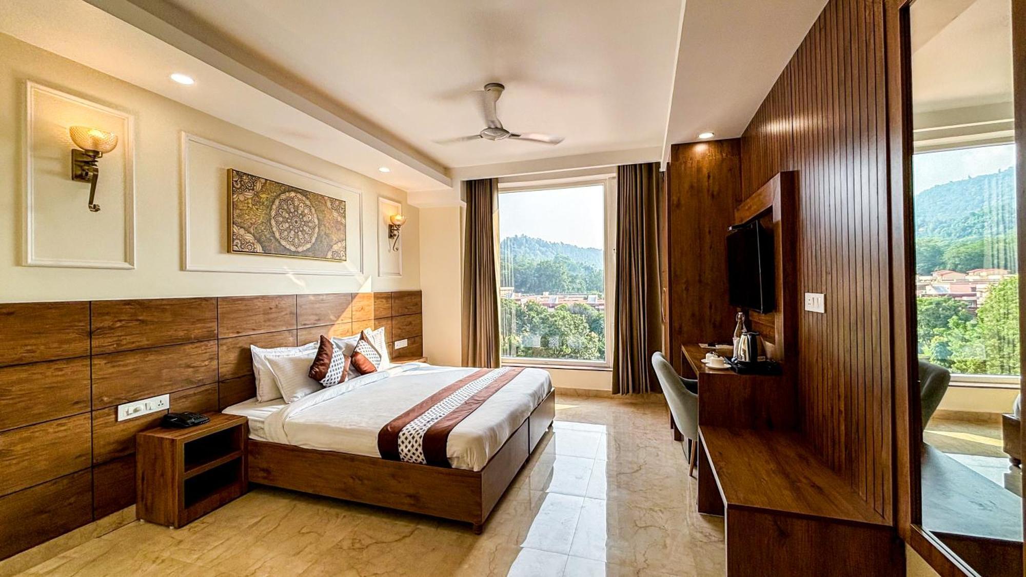 Hotel Nirvana Bliss, Behind Parmarth Niketan Rishīkesh Eksteriør billede